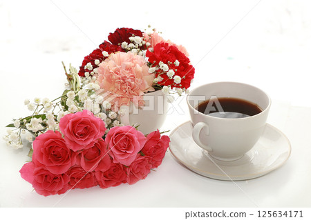 a bouquet of flowers on a white background, a beautiful morning and the arrival of spring, 125634171