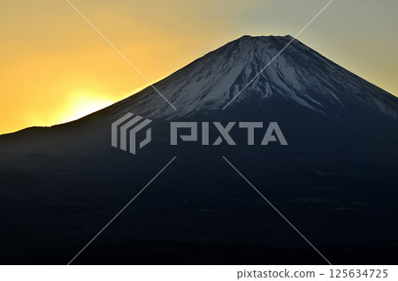 A divine view of Mount Fuji before sunrise from Mount Ryugatake in the Tenshi Mountains 125634725