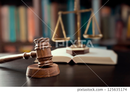 Judge's gavel and scale. Law and justice system 125635174