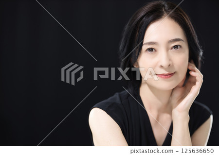 Beauty image of middle-aged women Beauty image of middle-aged women 125636650