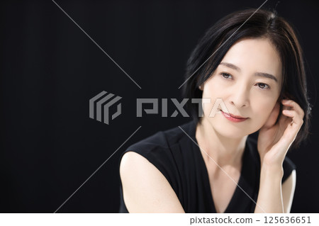 Beauty image of middle-aged women Beauty image of middle-aged women 125636651