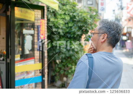 senior man walking in the city senior man walking in the city 125636833