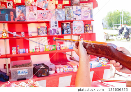 Child playing shooting games (7 years old/boy) 125636853