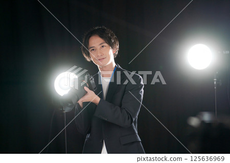 男攝影師拍照 男攝影師拍照 125636969