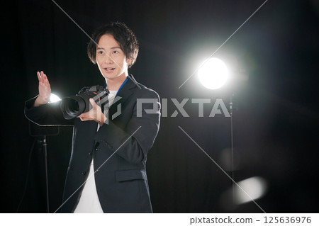 男攝影師拍照 男攝影師拍照 125636976