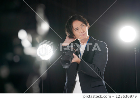 男攝影師拍照 男攝影師拍照 125636979