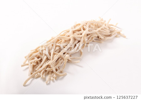 Extra thick noodles (Chinese noodles) Extra thick noodles (Chinese noodles) 125637227