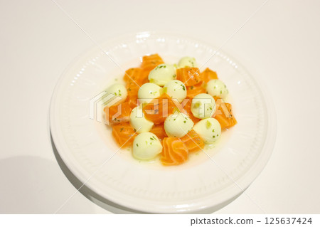 [Food] Mozzarella dish, salmon mix 125637424