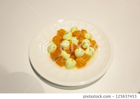 [食物] 馬蘇里拉起司拼盤，鮭魚拼盤 125637453