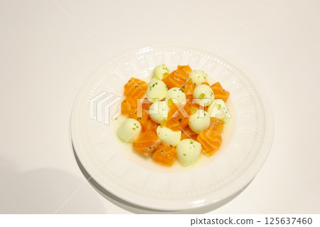 [食物] 馬蘇里拉起司拼盤，鮭魚拼盤 125637460