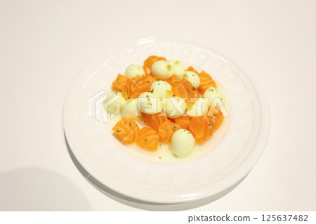 [食物] 馬蘇里拉起司拼盤，鮭魚拼盤 125637482