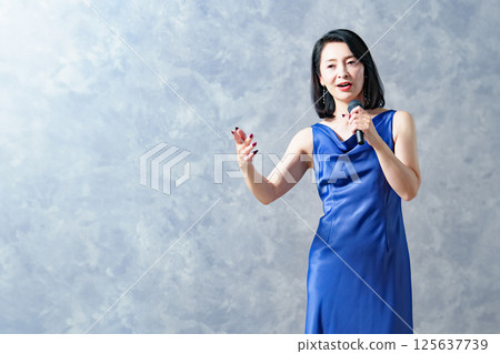女人在唱歌 125637739