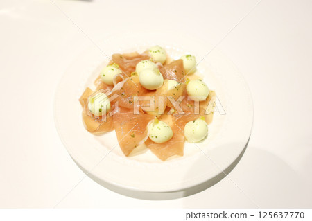 [食物] 馬蘇里拉起司菜餚、混合火腿 125637770