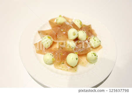 [食物] 馬蘇里拉起司菜餚、混合火腿 125637798