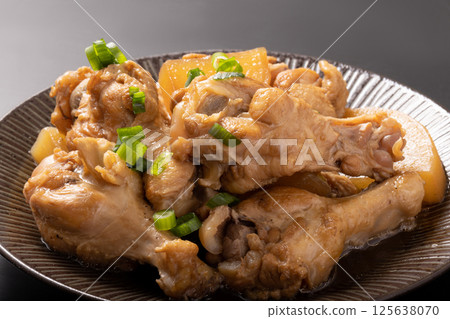 燉雞翅和蘿蔔 125638070