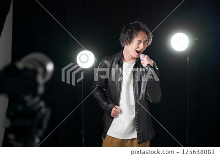 音樂家唱一首歌 125638081