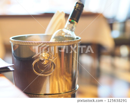 Wine cooler cooling bottles 125638291