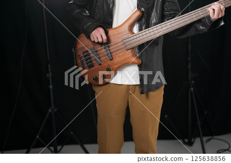 Musicians playing instruments Musicians playing instruments 125638856