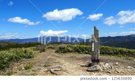 從白草山頂看到的御嶽山（下呂市） 125638890