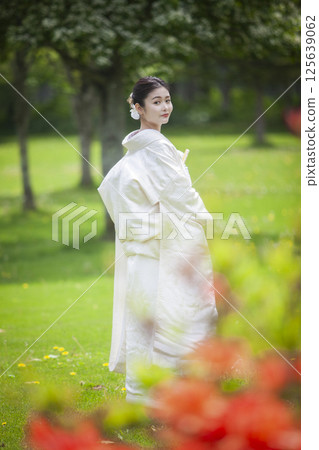 Garden Wedding Bride Garden Wedding Bride 125639062
