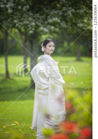 Garden Wedding Bride 125639064