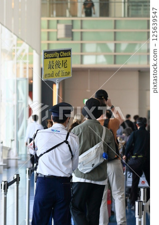 A huge queue at the security checkpoint at Haneda Airport Terminal 3. The end of the security check queue. 125639547