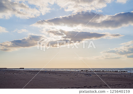 Evening view of Echizen Beach, Niigata (Niigata City) Evening view of Echizen Beach, Niigata (Niigata City) 125640159