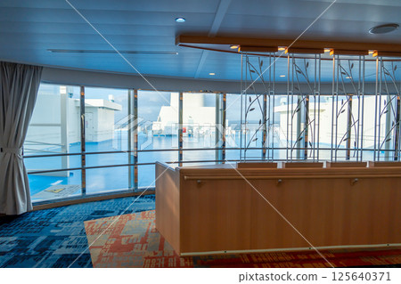 從北九州新門司港開往神戶的瀨津號渡輪內的觀景大廳 125640371