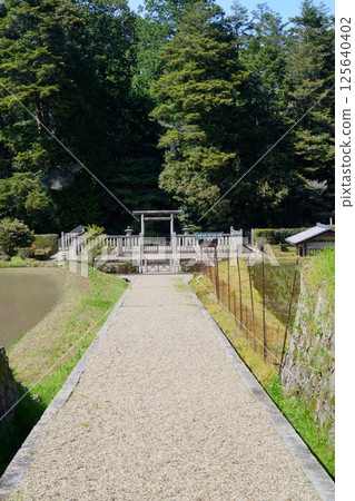 位於奈良市日笠町的古仁天皇陵 125640402