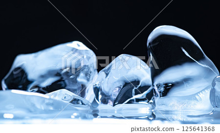 Ice 125641368