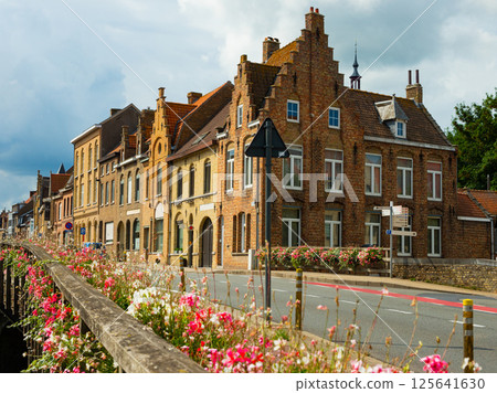 Street with historical houses in Diksmuide city center 125641630
