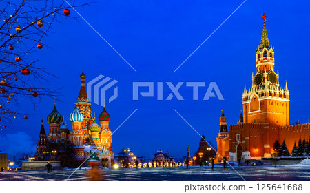 Evening St. Basil's Cathedral and the Spasskaya Tower of the Moscow Kremlin 125641688