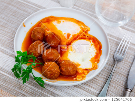 Smoked Spanish albondigas, meatballs cooked with scrambled eggs Smoked Spanish albondigas, meatballs cooked with scrambled eggs 125641706