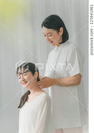 Neck Shiatsu 125641861