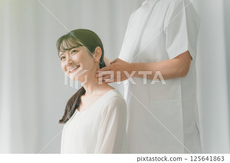 Neck Shiatsu 125641863