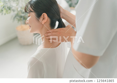 頸部指壓 125641865