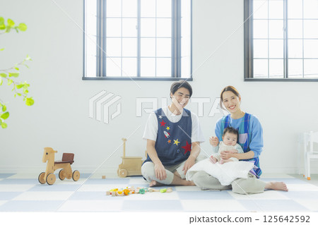 幼兒園和保育員 幼兒園和保育員 125642592