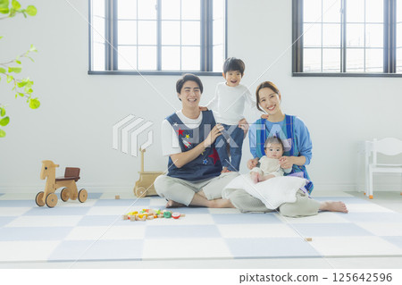 幼兒園和保育員 幼兒園和保育員 125642596