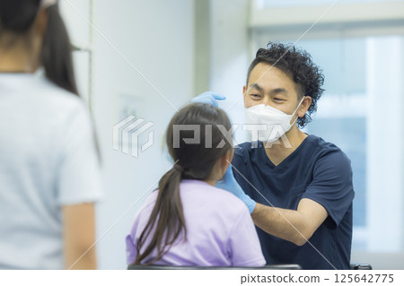 小學牙科檢查 125642775