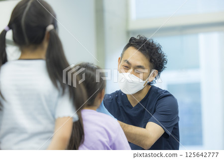 Dental check-ups at elementary schools 125642777