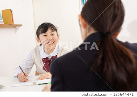 上私人課程的學生 上私人課程的學生 125644471