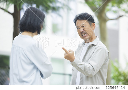 Middle-aged couple arguing in the park 125646414