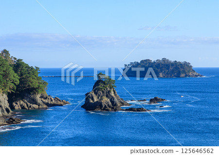 從岩手縣淨土濱橋望去的多古濱海灘 從岩手縣淨土濱橋望去的多古濱海灘 125646562
