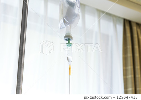 在病房輸液 125647415