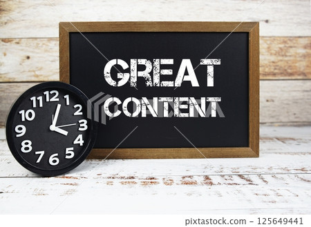 Great Content text message and alarm clock on wooden background 125649441