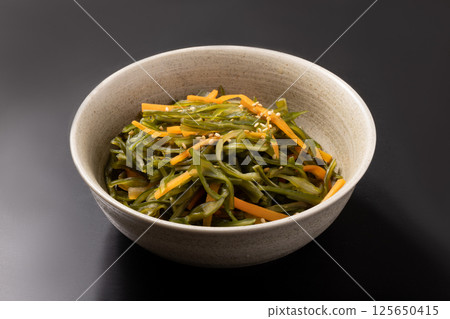 燉裙帶菜莖 125650415