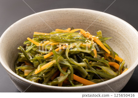 燉裙帶菜莖 125650416