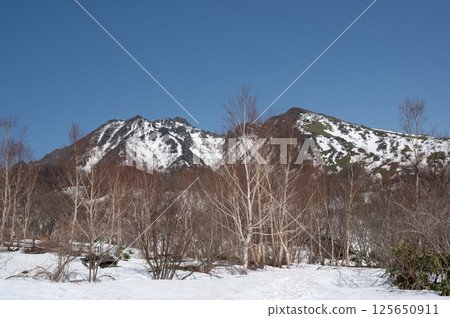 Scenery from the hiking trail on Mount Nasu in April 125650911