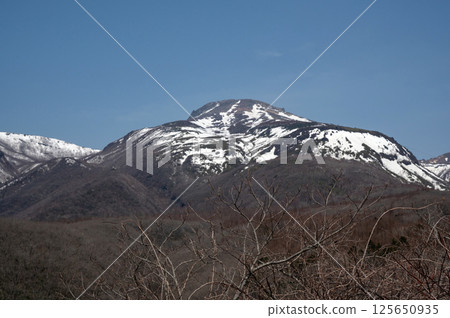 Scenery of the Nasu Mountain Range in April 125650935