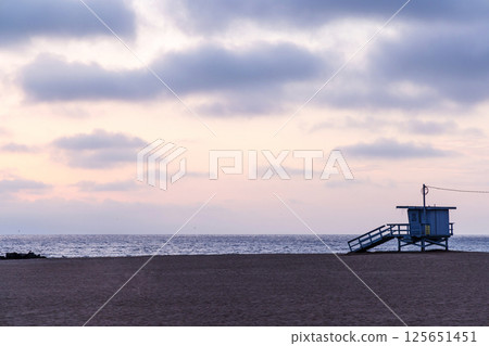 Lifeguard Tower on on Manhattan Beach at sunset 125651451